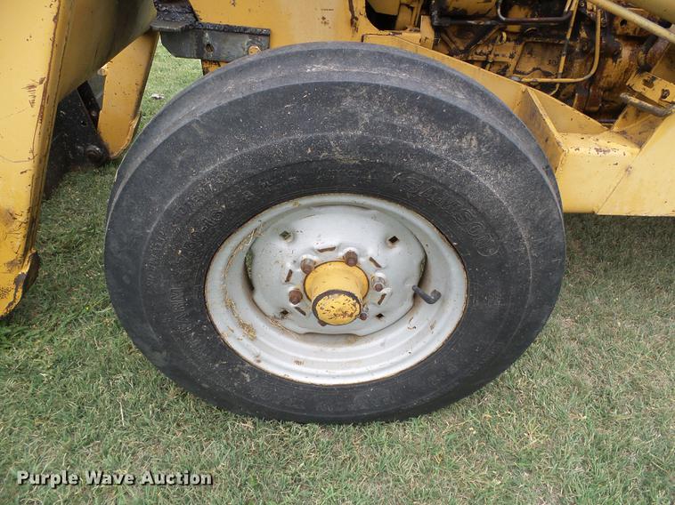 image for item DD5824 Ford 445A tractor