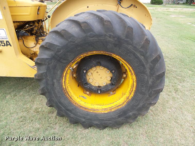 image for item DD5824 Ford 445A tractor