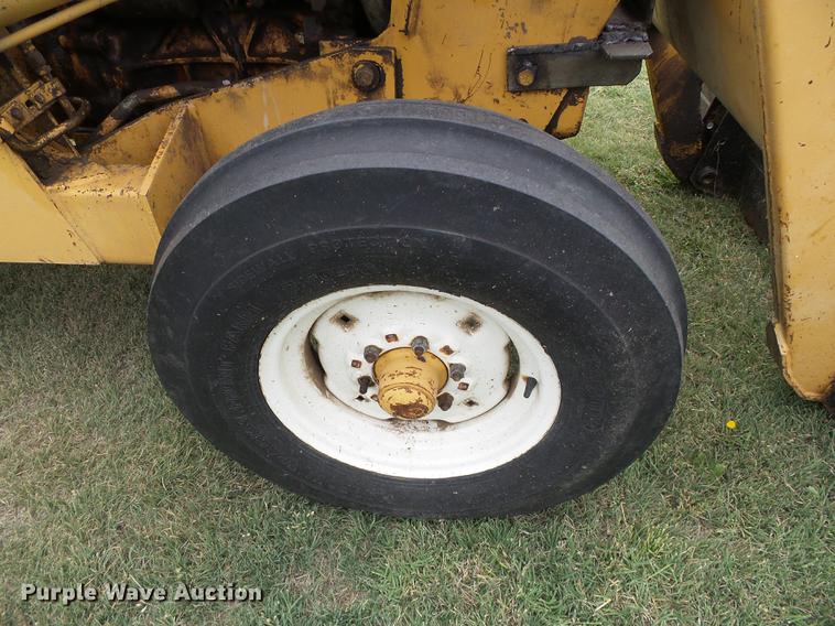 image for item DD5824 Ford 445A tractor