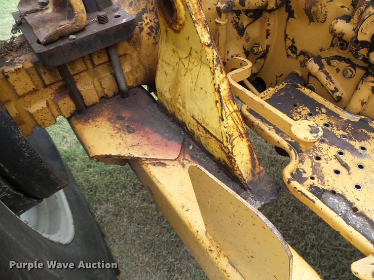 image for item DD5824 Ford 445A tractor