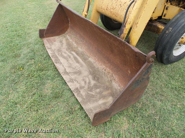 image for item DD5824 Ford 445A tractor