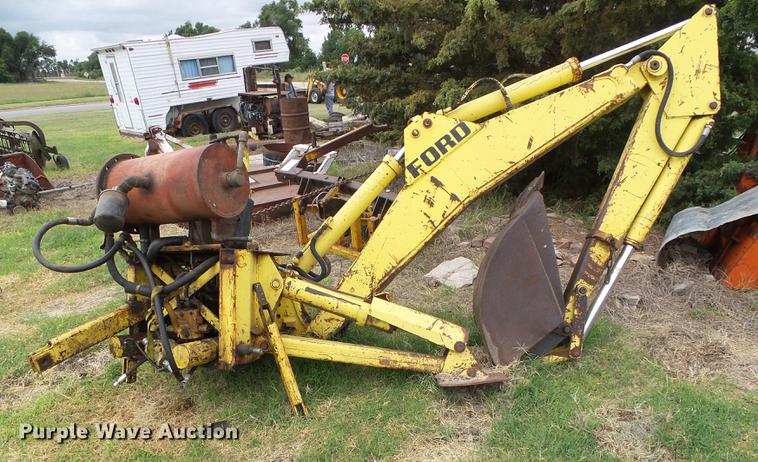 image for item DD5824 Ford 445A tractor