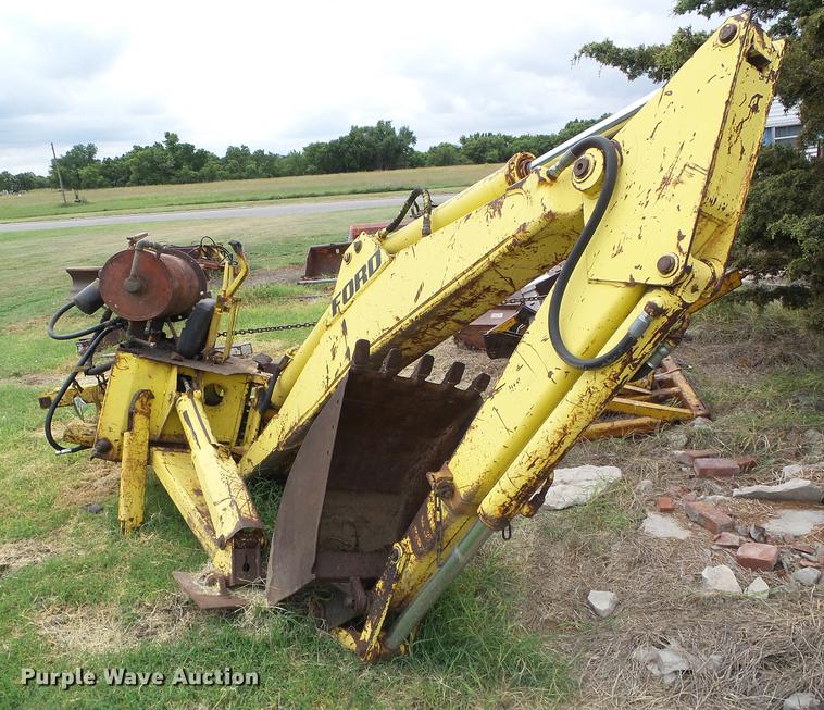 image for item DD5824 Ford 445A tractor