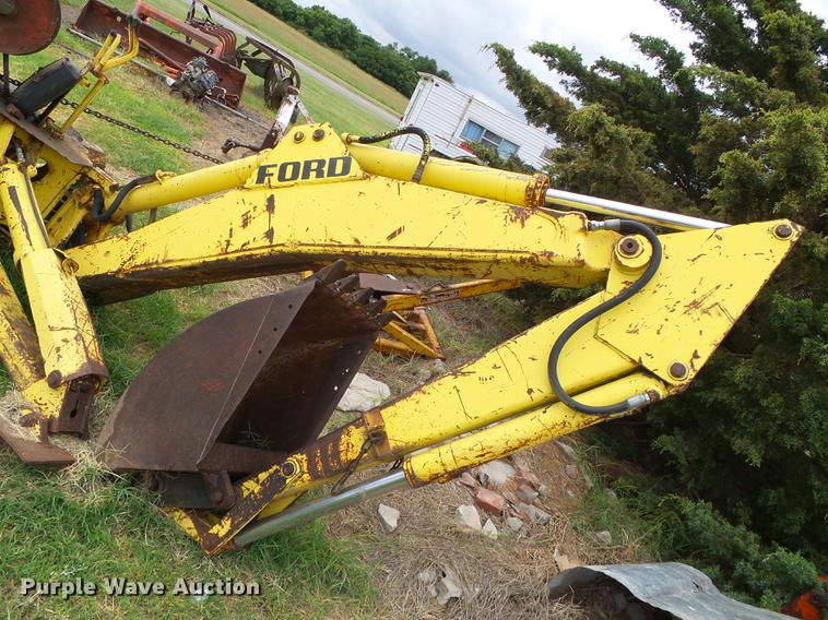 image for item DD5824 Ford 445A tractor