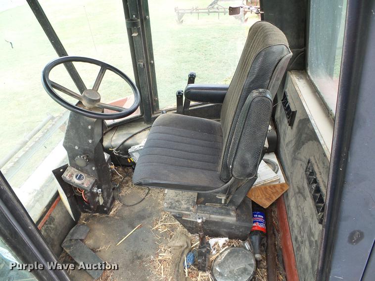 image for item DD5827 1981 Hesston 6650 windrower