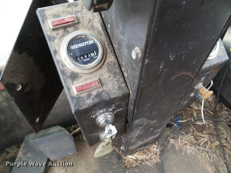 image for item DD5827 1981 Hesston 6650 windrower