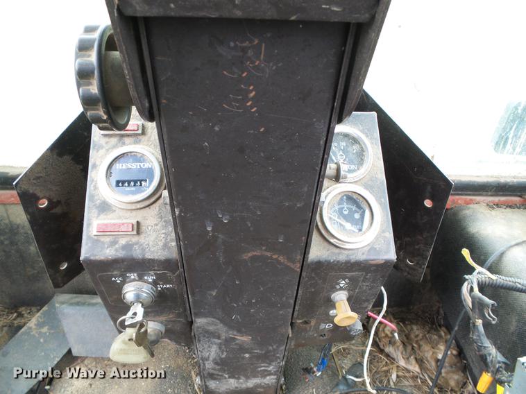 image for item DD5827 1981 Hesston 6650 windrower