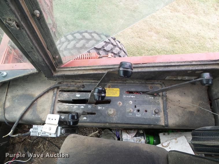 image for item DD5827 1981 Hesston 6650 windrower