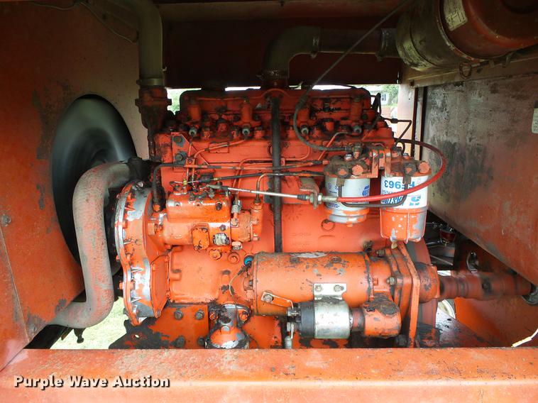 image for item DD5827 1981 Hesston 6650 windrower