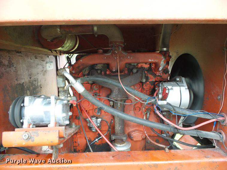 image for item DD5827 1981 Hesston 6650 windrower