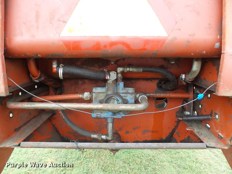 image for item DD5827 1981 Hesston 6650 windrower