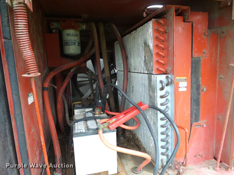 image for item DD5827 1981 Hesston 6650 windrower