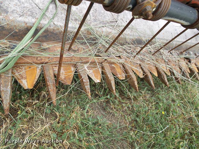 image for item DD5827 1981 Hesston 6650 windrower