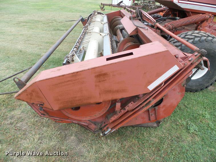 image for item DD5827 1981 Hesston 6650 windrower