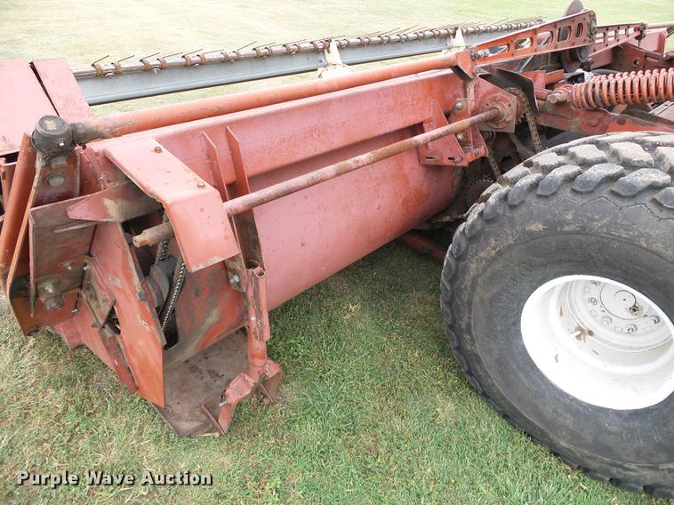 image for item DD5827 1981 Hesston 6650 windrower