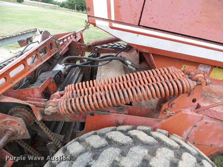 image for item DD5827 1981 Hesston 6650 windrower