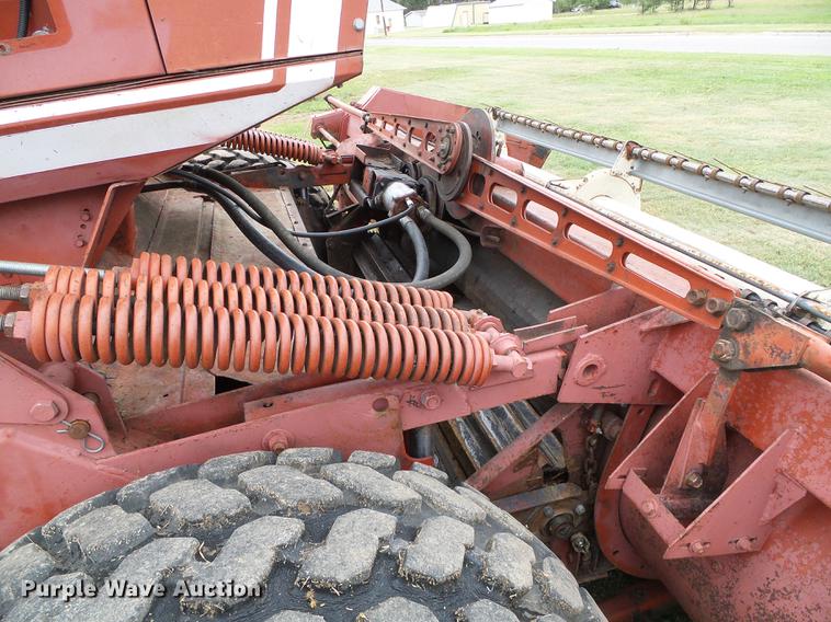 image for item DD5827 1981 Hesston 6650 windrower