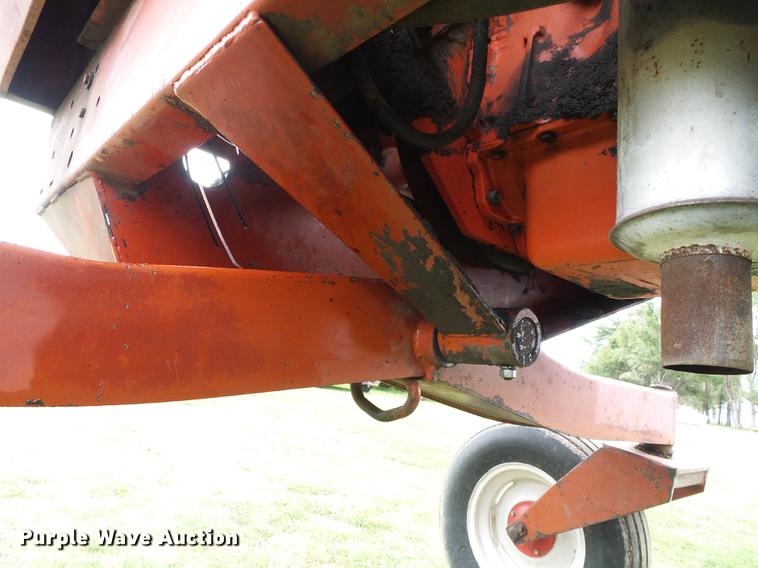 image for item DD5827 1981 Hesston 6650 windrower