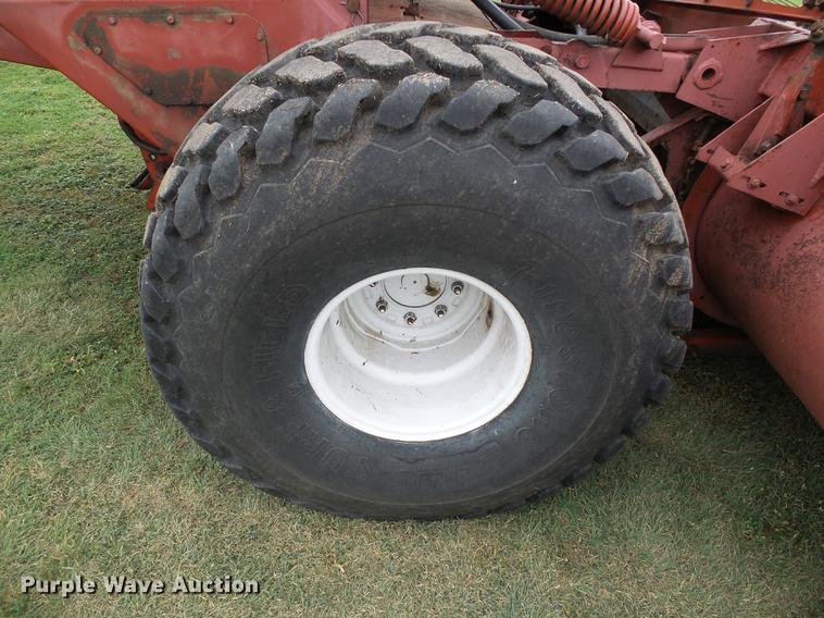 image for item DD5827 1981 Hesston 6650 windrower