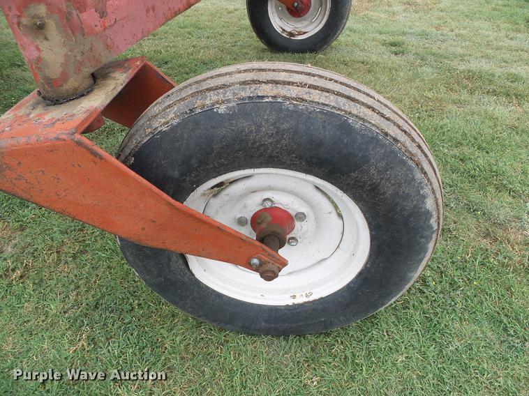 image for item DD5827 1981 Hesston 6650 windrower