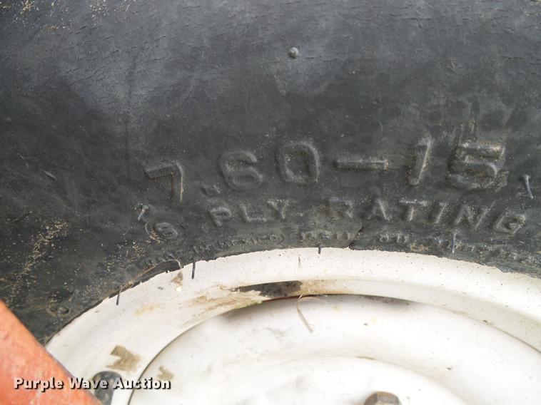 image for item DD5827 1981 Hesston 6650 windrower