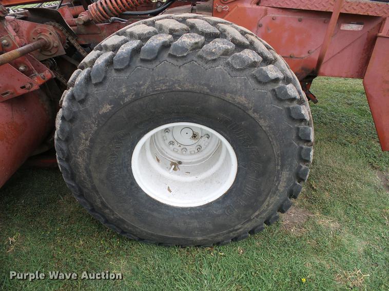 image for item DD5827 1981 Hesston 6650 windrower
