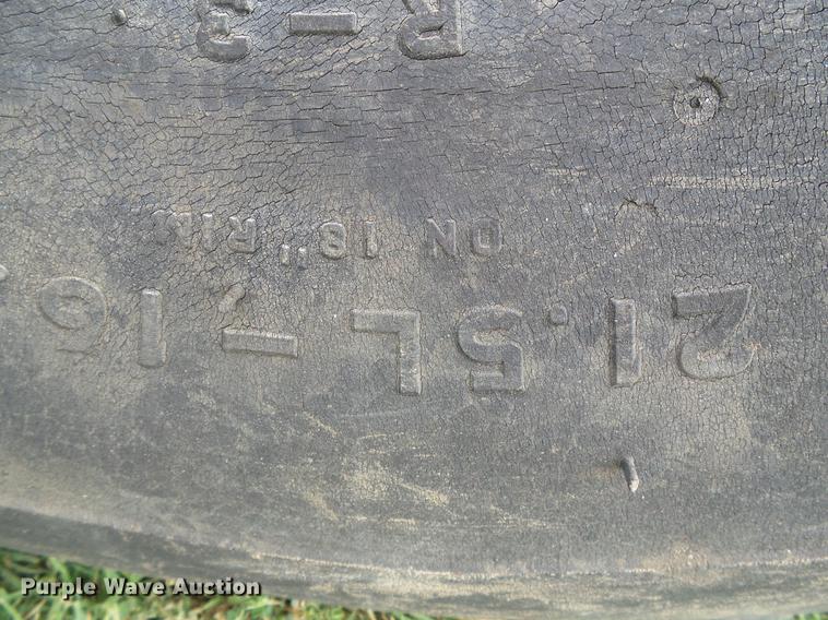 image for item DD5827 1981 Hesston 6650 windrower