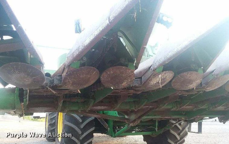 image for item DD7881 John Deere 853A all crop head