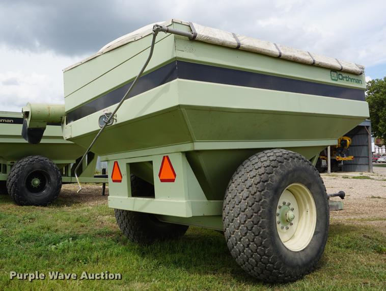 image for item DD7882 Orthman 608 grain cart