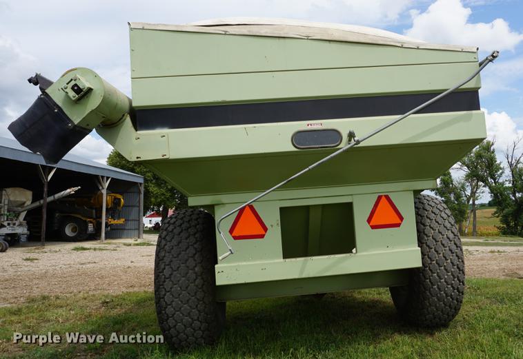 image for item DD7882 Orthman 608 grain cart