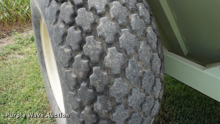 image for item DD7882 Orthman 608 grain cart