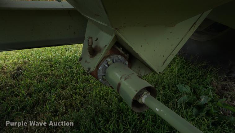 image for item DD7882 Orthman 608 grain cart