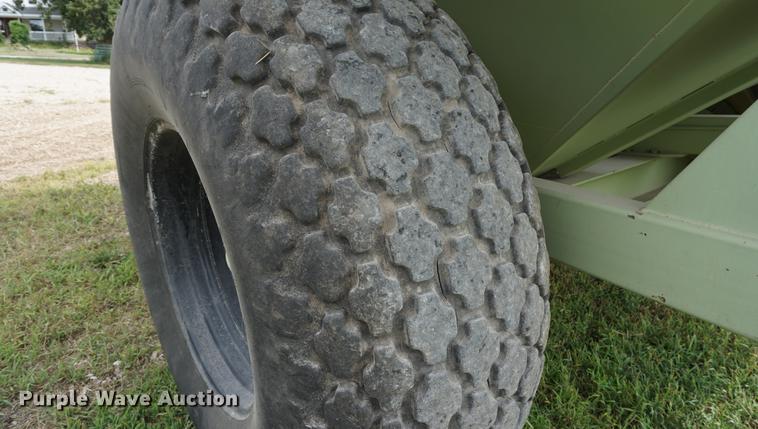 image for item DD7882 Orthman 608 grain cart