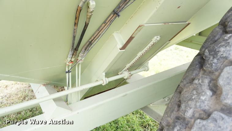 image for item DD7882 Orthman 608 grain cart