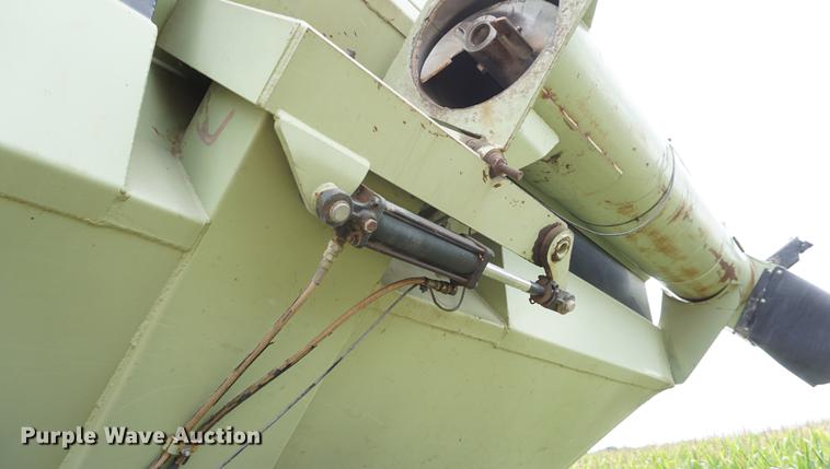 image for item DD7882 Orthman 608 grain cart