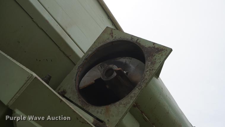 image for item DD7882 Orthman 608 grain cart