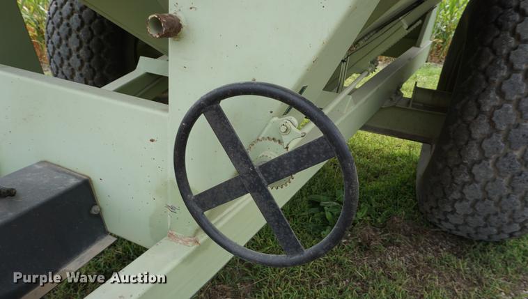 image for item DD7882 Orthman 608 grain cart