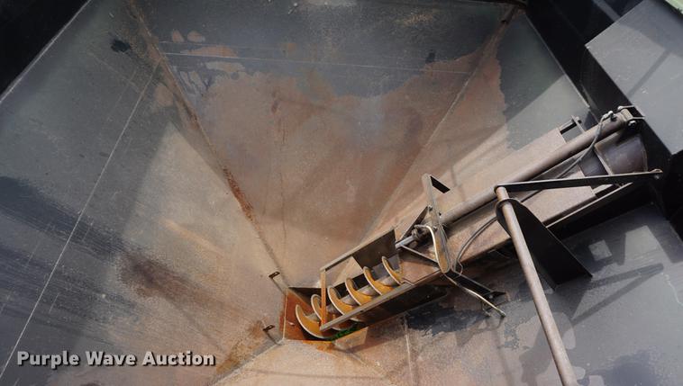 image for item DD7882 Orthman 608 grain cart