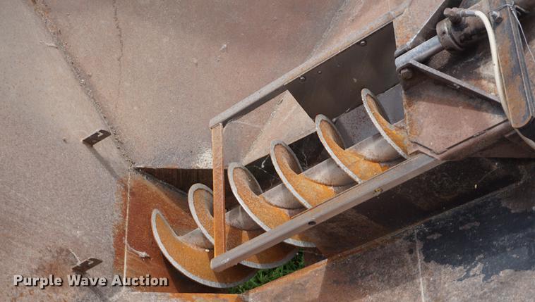 image for item DD7882 Orthman 608 grain cart