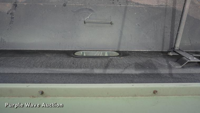 image for item DD7882 Orthman 608 grain cart