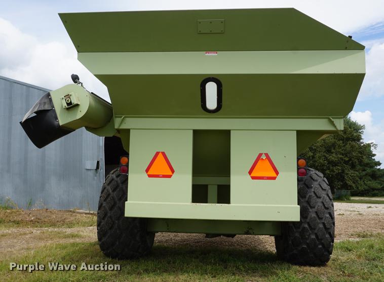 image for item DD7883 Orthman 996 grain cart