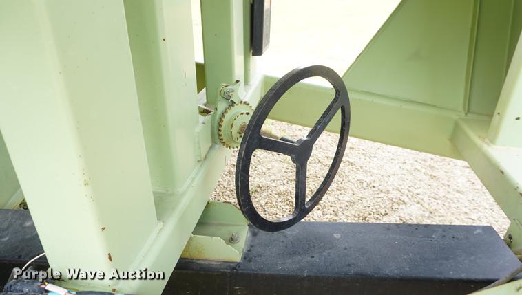 image for item DD7883 Orthman 996 grain cart