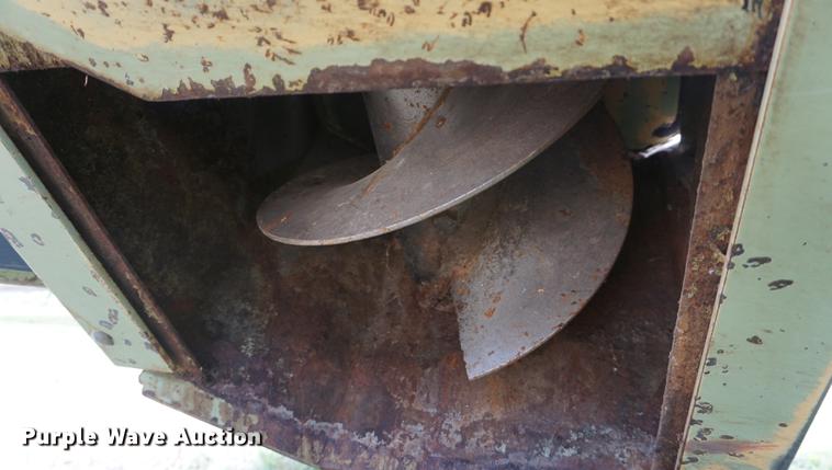 image for item DD7883 Orthman 996 grain cart