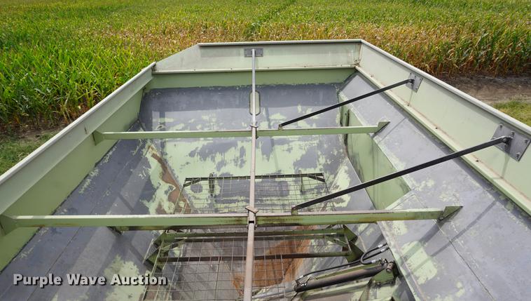 image for item DD7883 Orthman 996 grain cart