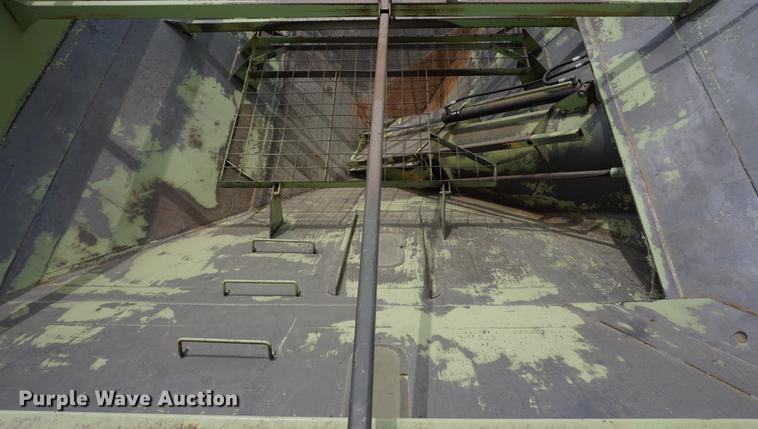 image for item DD7883 Orthman 996 grain cart