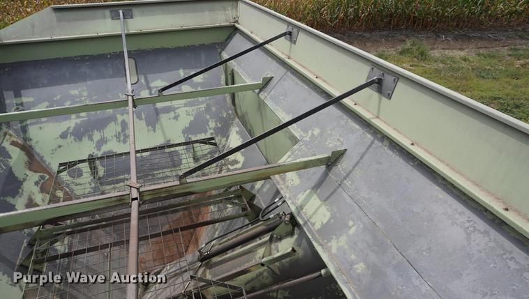 image for item DD7883 Orthman 996 grain cart