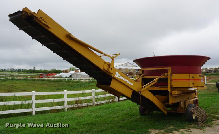 image for item DD7891 HayBuster H-1000 tub grinder