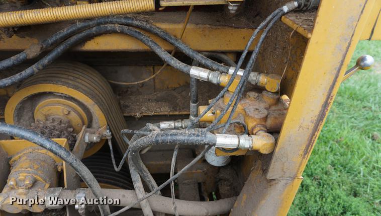 image for item DD7891 HayBuster H-1000 tub grinder