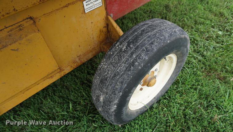 image for item DD7891 HayBuster H-1000 tub grinder