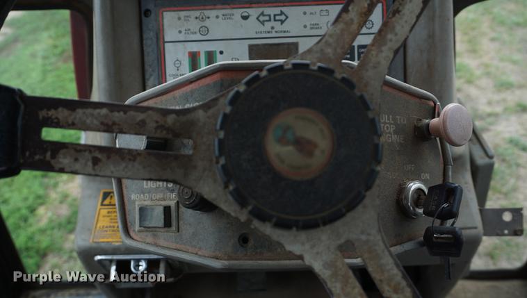 image for item DD7892 1984 Case IH 2594 tractor